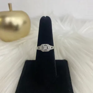 10K White Gold Diamond Square Engagement Ring Ct Dia / 3.2gr / Size 6.5