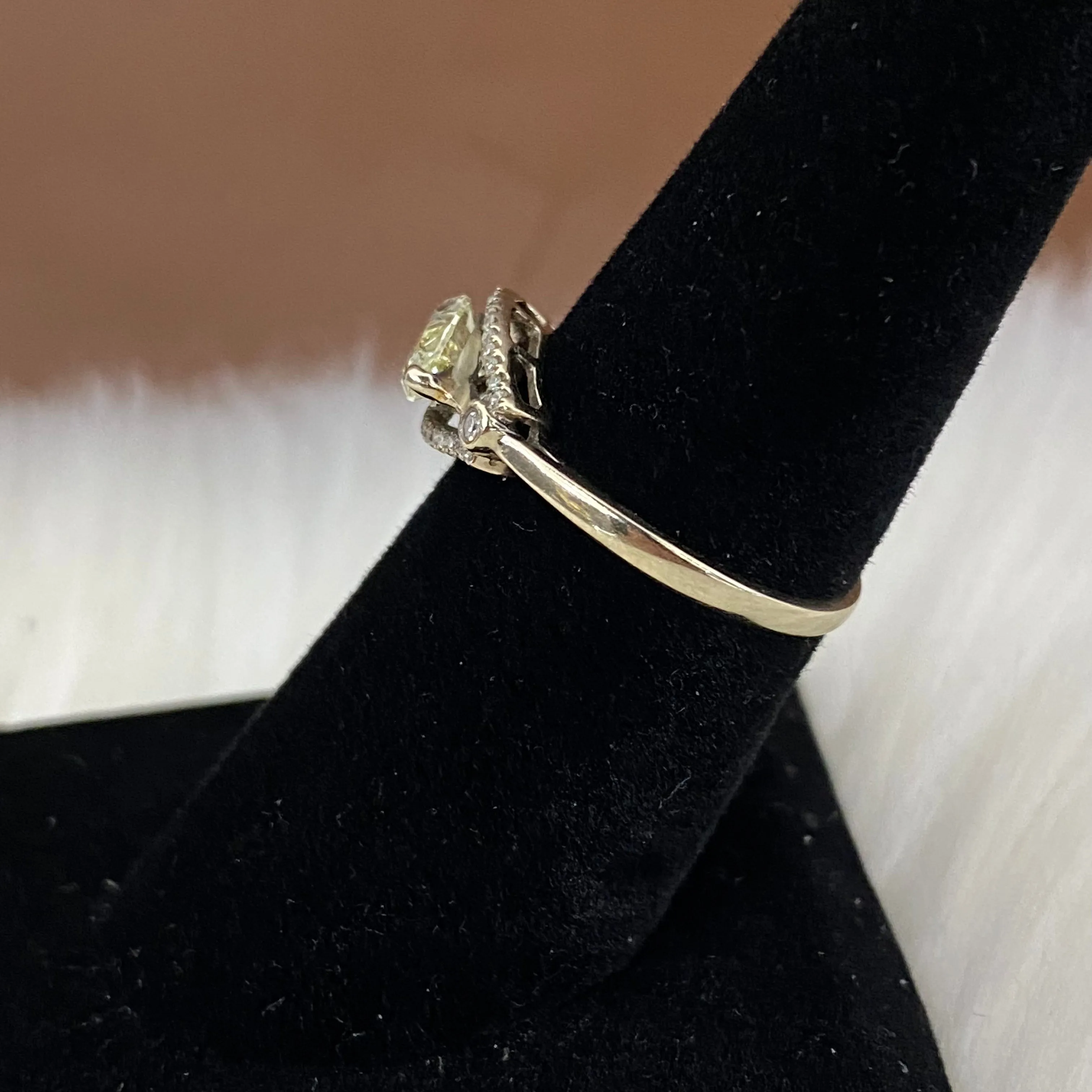 14K White Gold Diamond Luxury  Ring Ct Dia / 2.2gr / Size 6.5