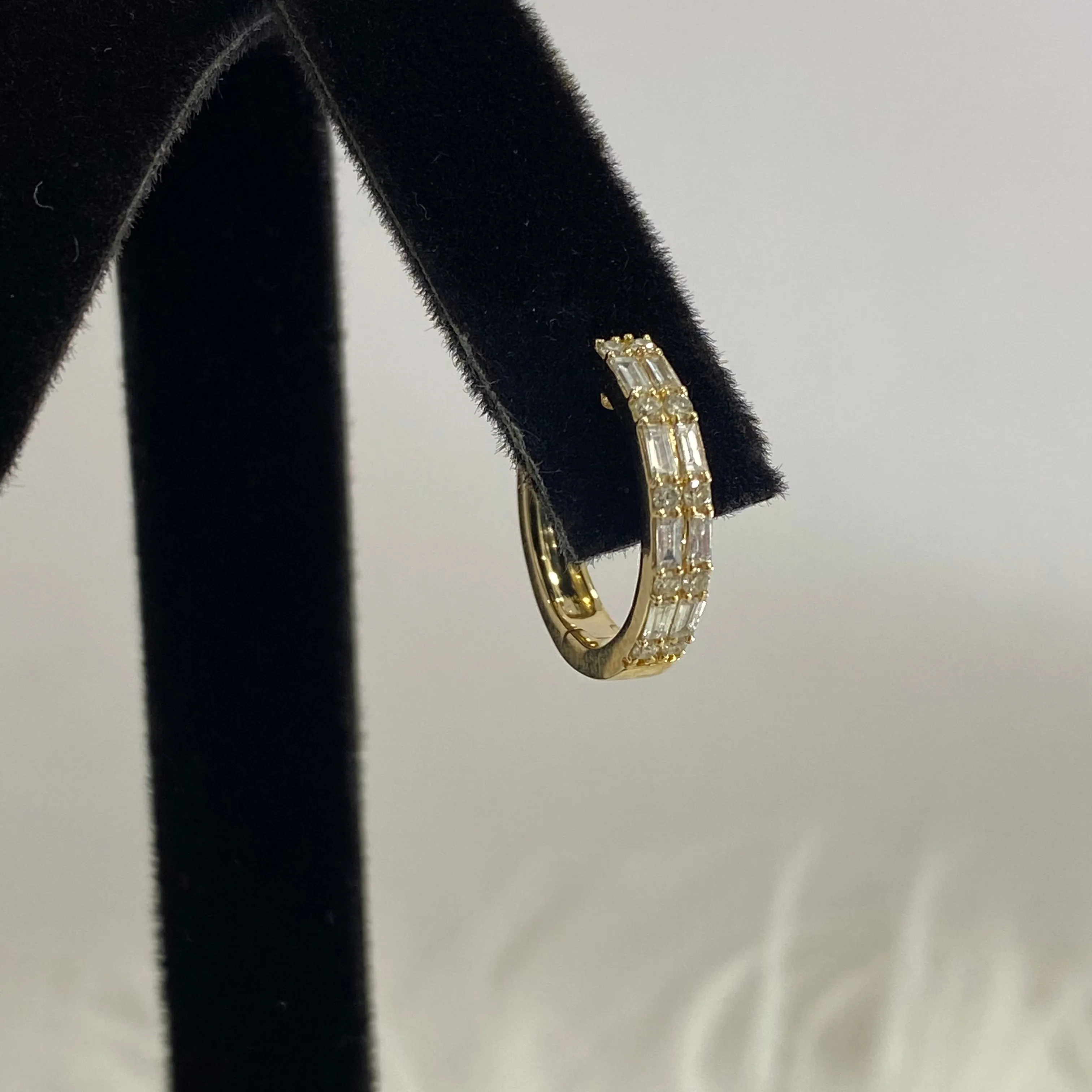 14K Yellow Gold Diamond Luxury Hoop Earrings 0.59Ct / 3gr