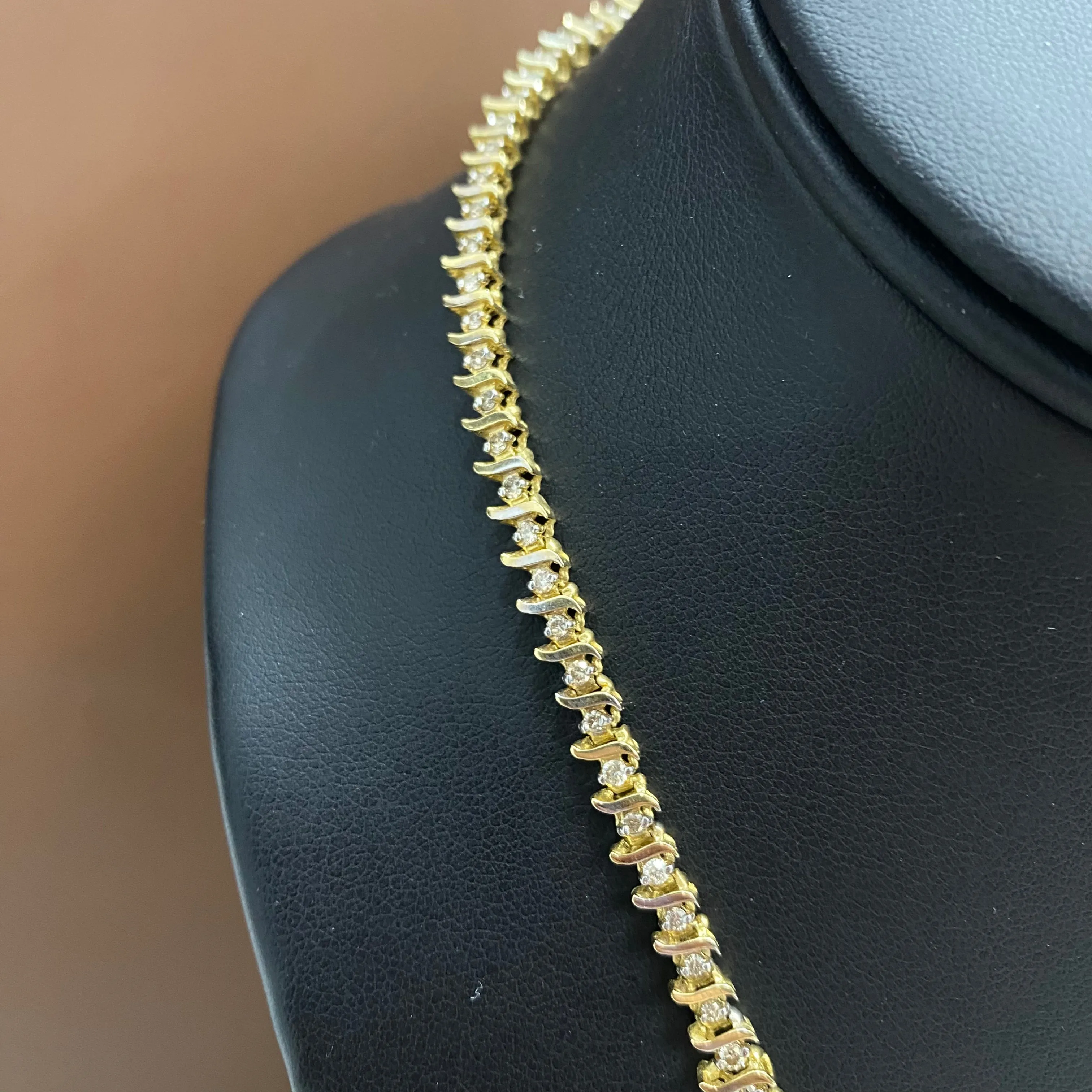 14K Yellow Gold Tennis Chain Ct Dia / 23.3gr / 4.4mm / 16in