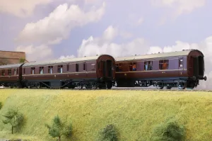 MTH Finescale O Gauge 4-Car LMS Standard Passenger Coach Set Lined Maroon